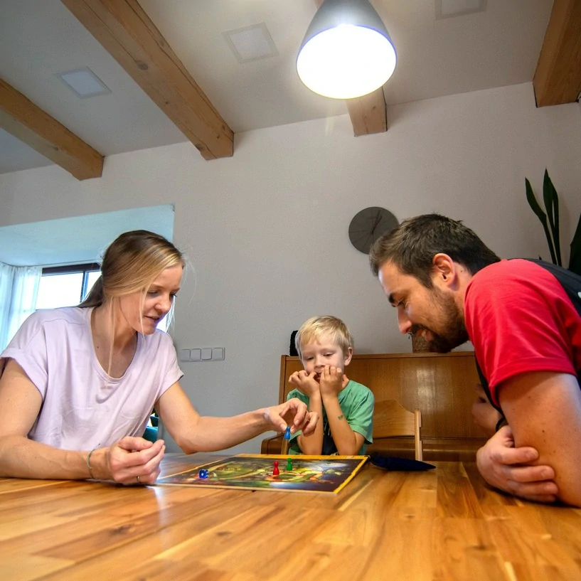 Plnospektrální LED žárovka ORANŽOVKA Denní E27 12W 4000K