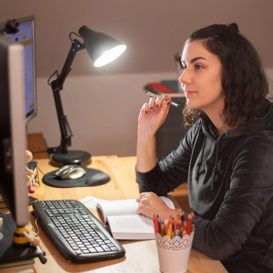 Plnospektrální LED žárovka ORANŽOVKA Denní E27 12W 4000K