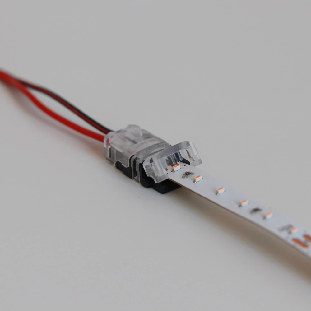 Dvoupólový konektor (LED pásek->kabeláž) pro pásky 8 mm