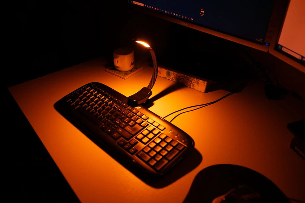 LED lampa na čtení ORANŽOVKA bez modrého světla – stmívatelná | černá